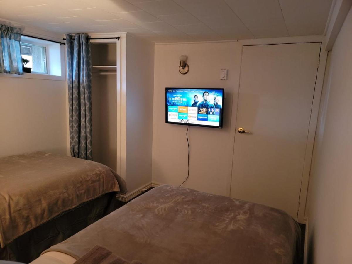 شقة Lower Level Apt 6Ft High Close To Hwy Netflix Wifi إيدموندستون المظهر الخارجي الصورة