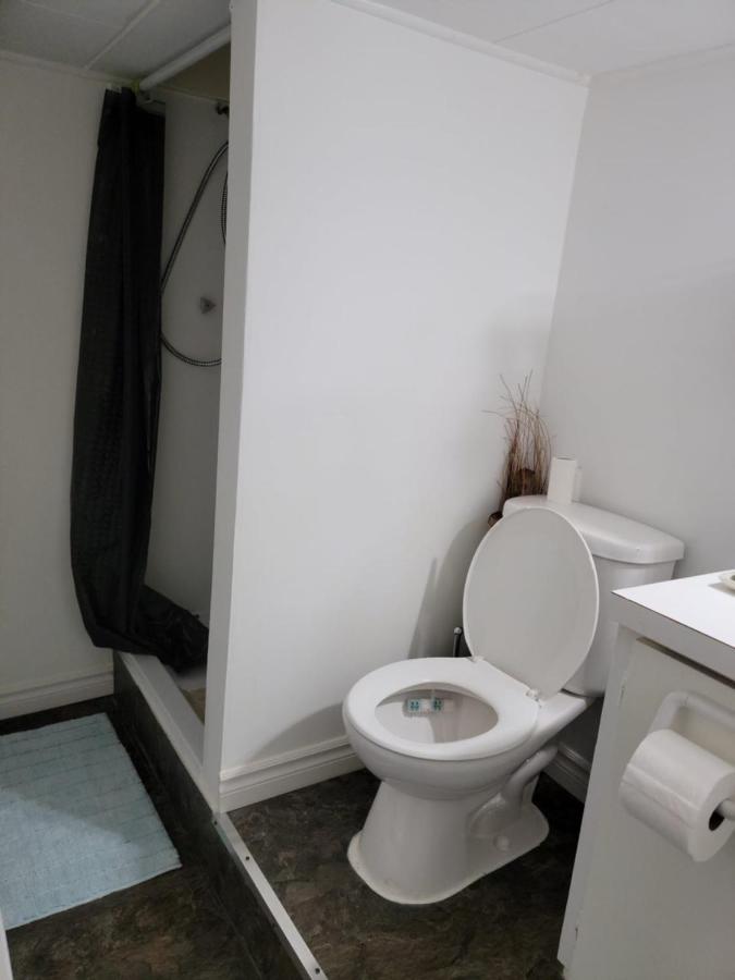 شقة Lower Level Apt 6Ft High Close To Hwy Netflix Wifi إيدموندستون المظهر الخارجي الصورة