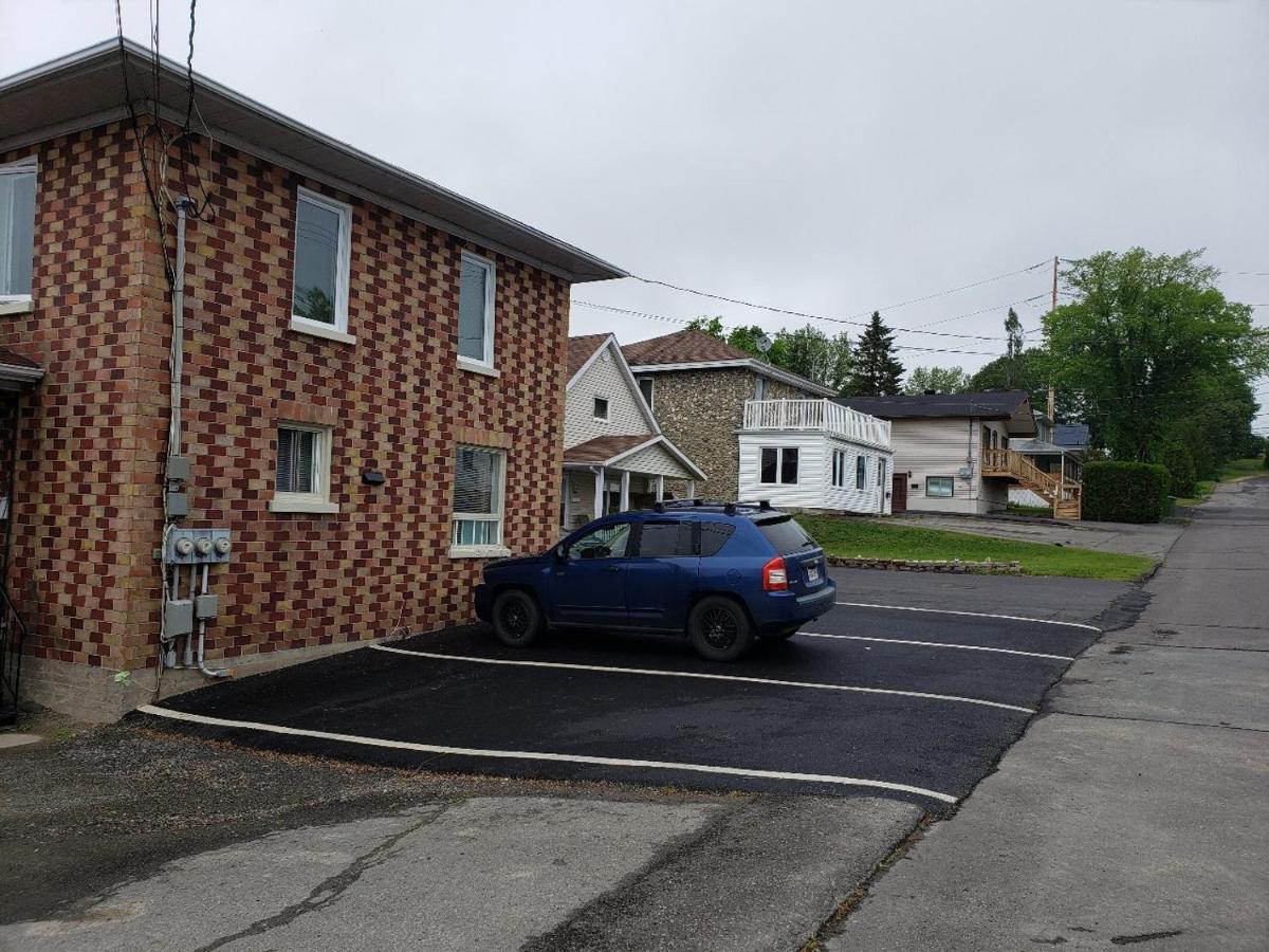 شقة Lower Level Apt 6Ft High Close To Hwy Netflix Wifi إيدموندستون المظهر الخارجي الصورة